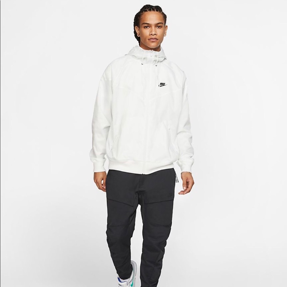 Men’s Nike. Wind breaker water resistance